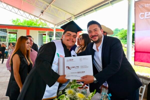 Cecytem gradúa a 6 mil 600 estudiantes de nivel medio superior