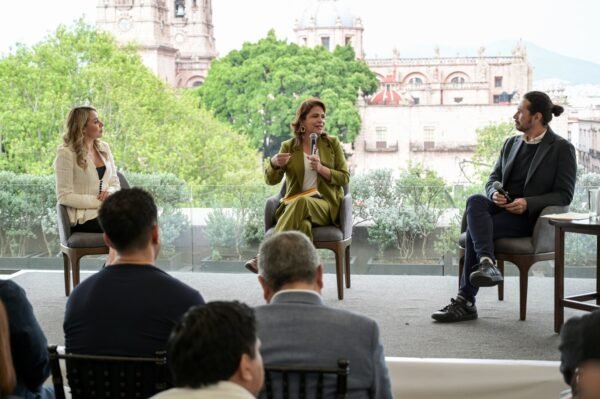 Fabiola Alanís presenta libro Historias de resistencia sobre violencia contra mujeres en Michoacán