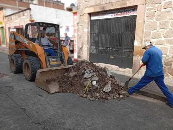 Ooapas retira escombro tras reparaciones hidráulicas en Morelia