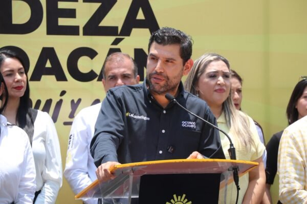 Octavio Ocampo recorre 7,500 km y dialoga con 15 mil michoacanos en primer mes de movimiento