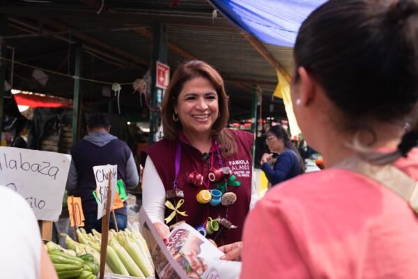 Fabiola Alanís intensifica recorridos en Michoacán