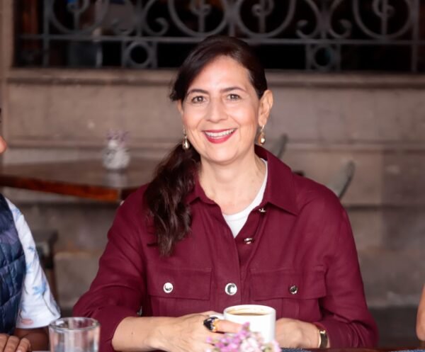 Gaby Molina llama a juventudes a construir la paz en Michoacán