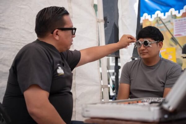 Mary Carmen Bernal inicia campaña de salud visual en Zitácuaro