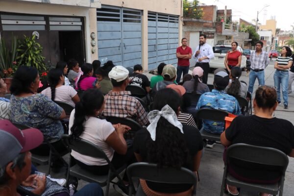 Octavio Ocampo se reúne con vecinos de colonias de Morelia