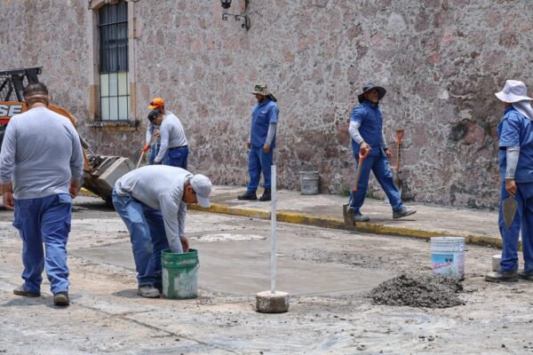 Ooapas rehabilita drenaje sanitario frente a la XXI Zona Militar