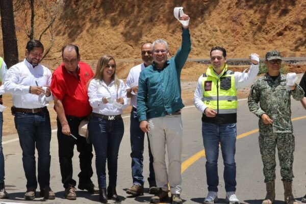 Alfredo Ramírez reporta 2 mil 200 km carreteros rehabilitados