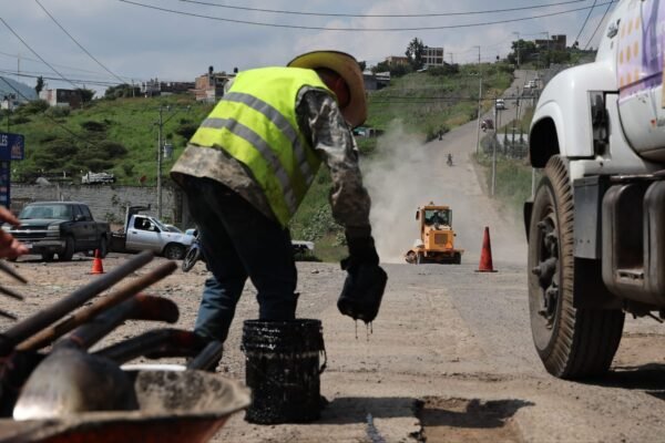 Gobierno de Morelia mantiene jornadas de bacheo en distintos puntos de la ciudad