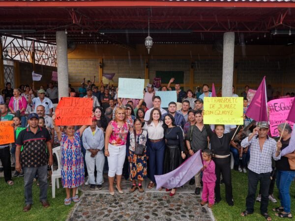 Gladyz Butanda defiende la Transformación en asamblea de Benito Juárez