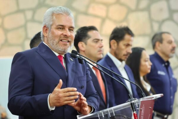 Alfredo Ramírez reporta avance en rescate del lago de Pátzcuaro