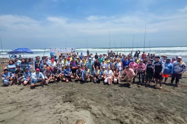 Con éxito concluye torneo de pesca deportiva en Lázaro Cárdenas con 390 competidores