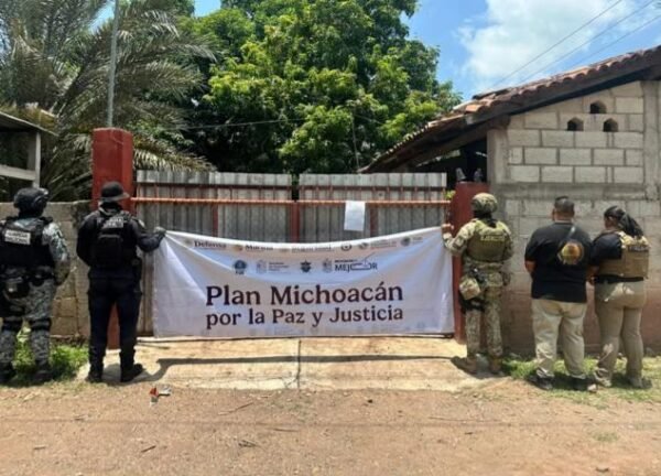 SSP apoya cateo en Carácuaro; FGE asegura 10 kg de metanfetamina y precursores químicos