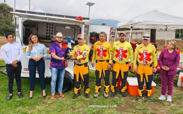 Empresarios donan remolque táctico a brigada de rescate de Zitácuaro