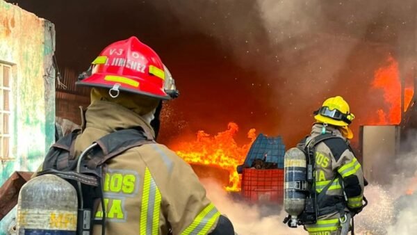 Gobierno de Morelia controla incendio en fábrica de estopas