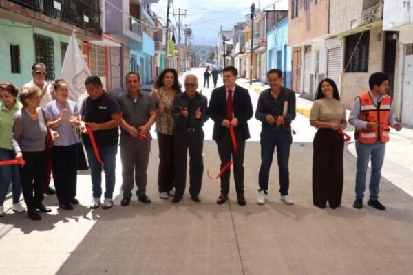 Antonio Ixtláhuac supervisa obras y atiende a vecinos en Zitácuaro