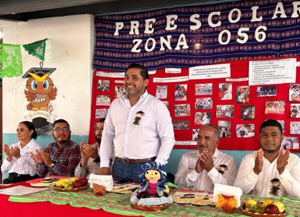 Fernando Ocampo asiste a clausuras escolares en Tuzantla