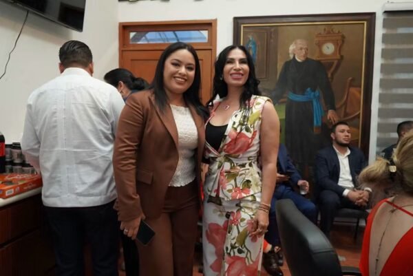 Norma Yáñez acompaña a presidenta de Irimbo en su informe de gobierno