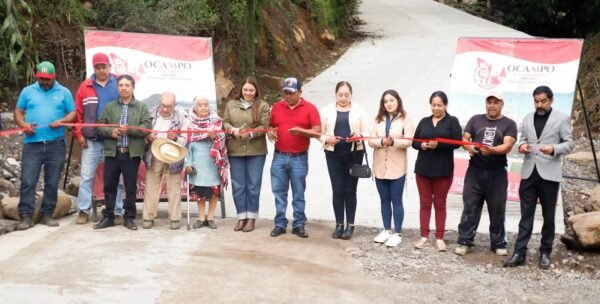 Lety Arriaga inaugura camino carretero al panteón de San Luis en Ocampo