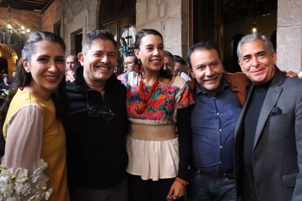Ernesto Laguardia visita Michoacán y elogia su artesanía, gastronomía y tradiciones