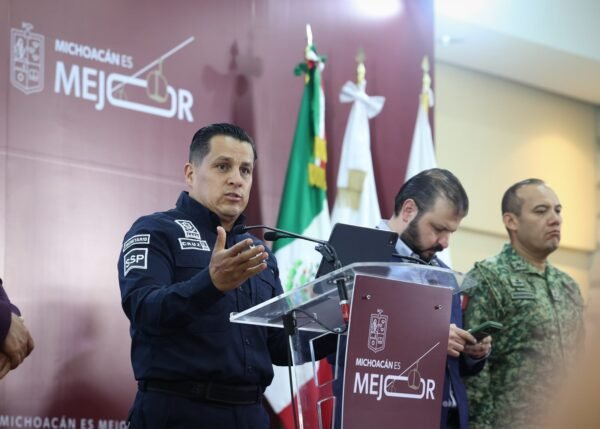 SSP detiene a dos presuntos extorsionadores en zona aguacatera de Michoacán