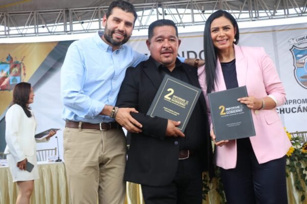 Octavio Ocampo reconoce gestión de Mario Herrera en Segundo Informe de Gobierno en Chucándiro