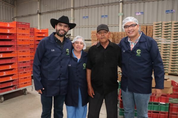 Octavio Ocampo reconoce a productores michoacanos como motor alimentario del país