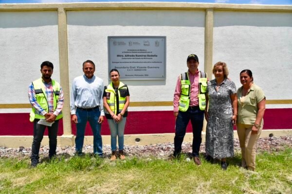 SCOP supervisa obras de mejora en escuelas del Bajío michoacano en beneficio de más de mil estudiantes