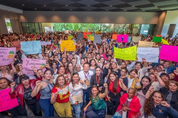 Más de 2 mil 500 mujeres de Michoacán cierran filas con Torres Piña en defensa de la soberanía nacional