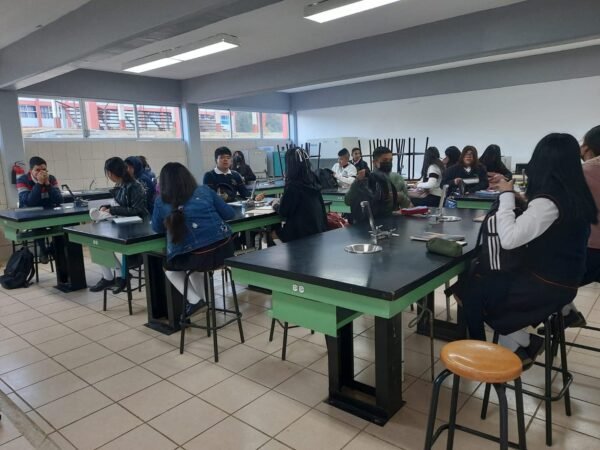 Cecytem ofrece bachillerato tecnológico y general en región Tepalcatepec con admisiones abiertas
