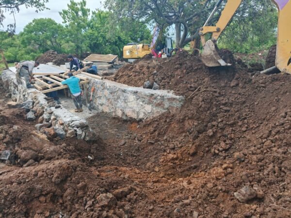 SCOP realiza limpieza integral de canal en La Concepción para prevenir inundaciones en Morelia