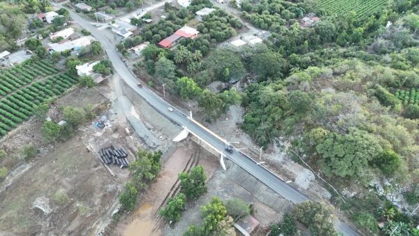 SCOP concluye puente Cruz de Campos en Aquila con inversión de 20.72 mdp
