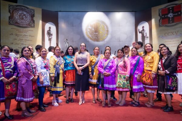 Giulianna Bugarini resalta vigencia de la soberanía en 215 aniversario de la Suprema Junta