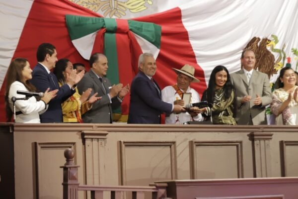 76 Legislatura entrega Presea Suprema Junta Nacional Americana a comunidades mazahuas con autogobierno