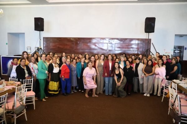 Fabiola Alanís defiende la prosperidad compartida con productores y empresarios en Michoacán