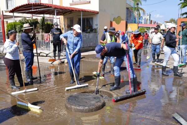 Yankel Benítez supervisa limpieza en Hacienda Tiníjaro tras encharcamientos en Morelia