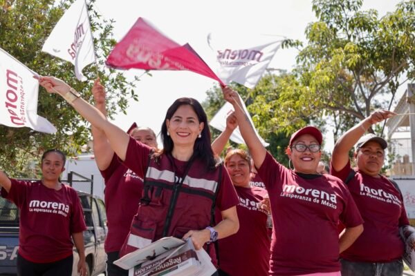 Gaby Molina recorre colonias de Morelia para difundir avances de la Transformación