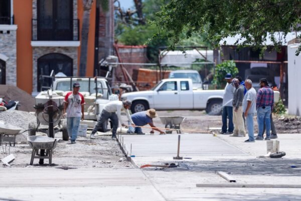 SCOP supervisa avance de pavimentación en Ecuandureo con programa Obras por Cooperación