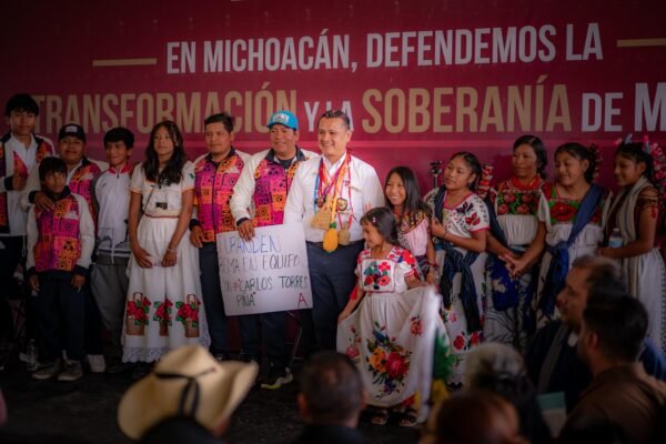 Carlos Torres Piña vincula defensa de la 4T con fortalecimiento de pueblos purépechas en Michoacán