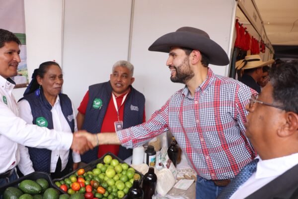 Octavio Ocampo destaca riqueza natural y cultural en la Expo Feria del Hongo en Senguio
