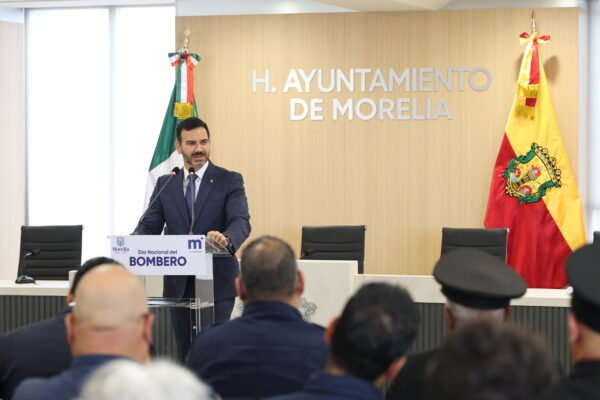 Gobierno de Morelia reconoce labor de bomberos y anuncia basificación en Día Nacional del Bombero