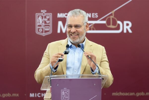Bedolla: 280 urbanos obsoletos serán sustituidos por 160 unidades híbridas en Morelia