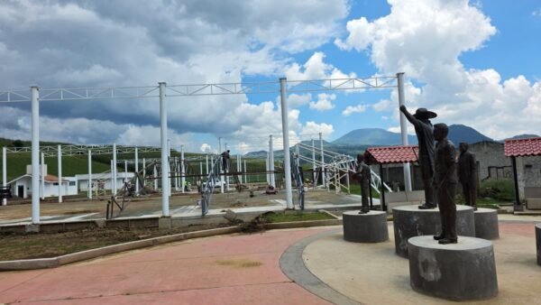 SCOP registra 75% de avance en unidad deportiva de Arantepacua en beneficio de mil 513 habitantes