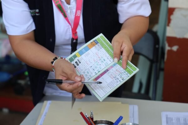SSM llama a completar esquemas de vacunación para regreso a clases