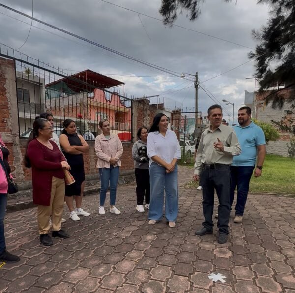 Adriana Campos gestiona techumbre para colonia Montebello en Jacona