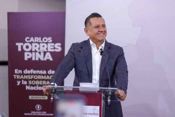 Carlos Torres Piña propone política integral de protección animal en Michoacán