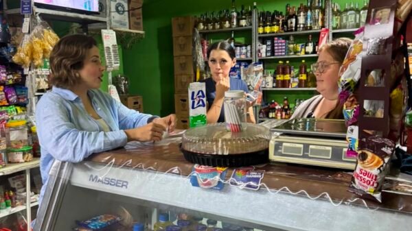 Diputada Brissa Arroyo atiende quejas por estafas en La Concha