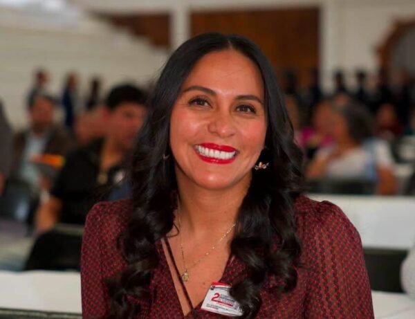 Mary Carmen Bernal impulsa programa de leche a bajo costo en Zitácuaro