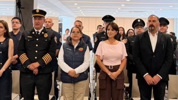 Lucila Martínez reconoce valor y entrega de bomberos en Morelia y respalda su basificación