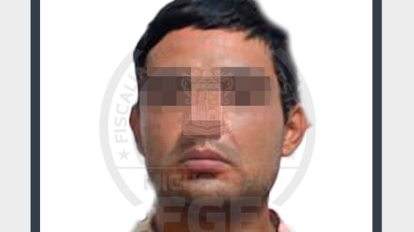 FGE asegura más de 2 mil dosis de droga y detiene a 10 personas en tres cateos en Morelia