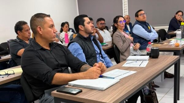 Seimujer capacita a personal de FGE en género y masculinidades para prevenir violencia