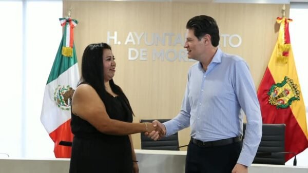 Isela Molina Aburto rinde protesta como jefa de tenencia de Santiago Undameo en Morelia